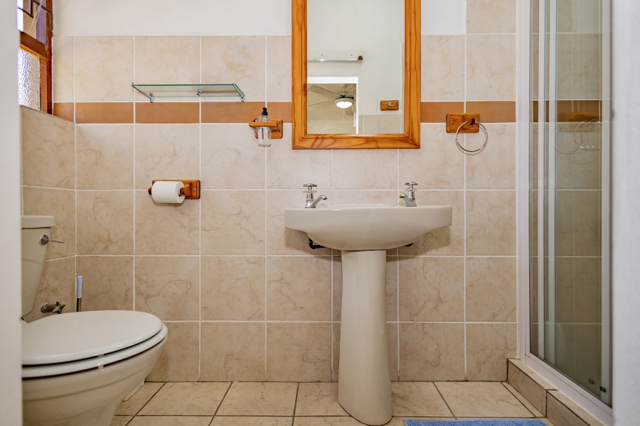 6 Bedroom Property for Sale in Schoongezicht Western Cape